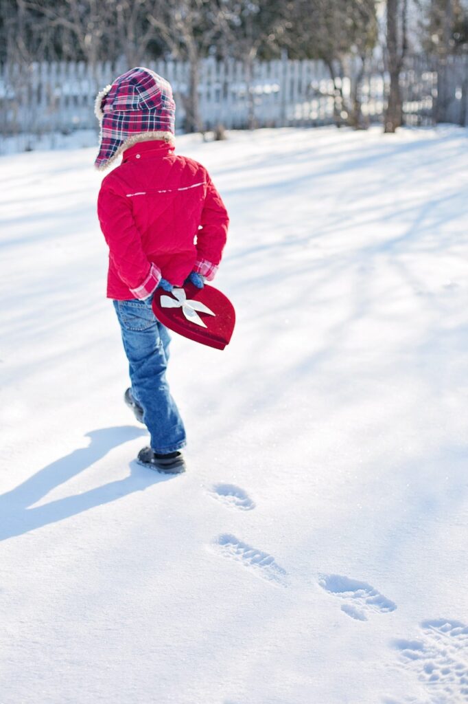 valentine's day, little boy, snow-618879.jpg